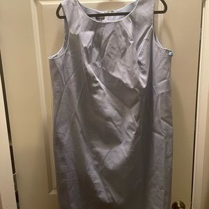 Sleeveless sheath dress. Perfect for summer.